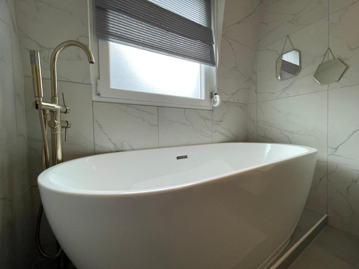 Luxus Apartment Am Fremersberg - Zentral - Mit Sauna & Badewanne Baden-Baden Kültér fotó